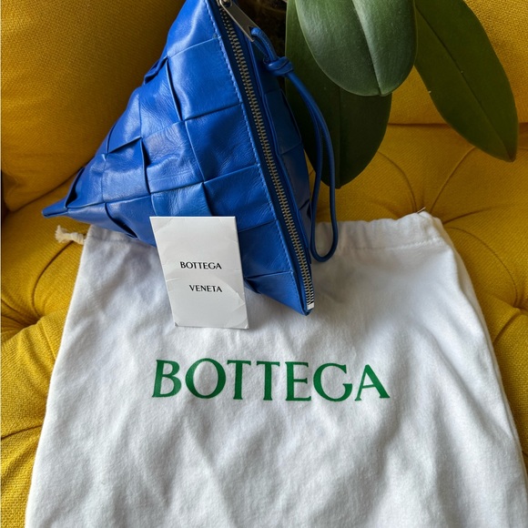 Bottega veneta Intrecciato woven leather pyramid wristlet - Picture 3 of 3